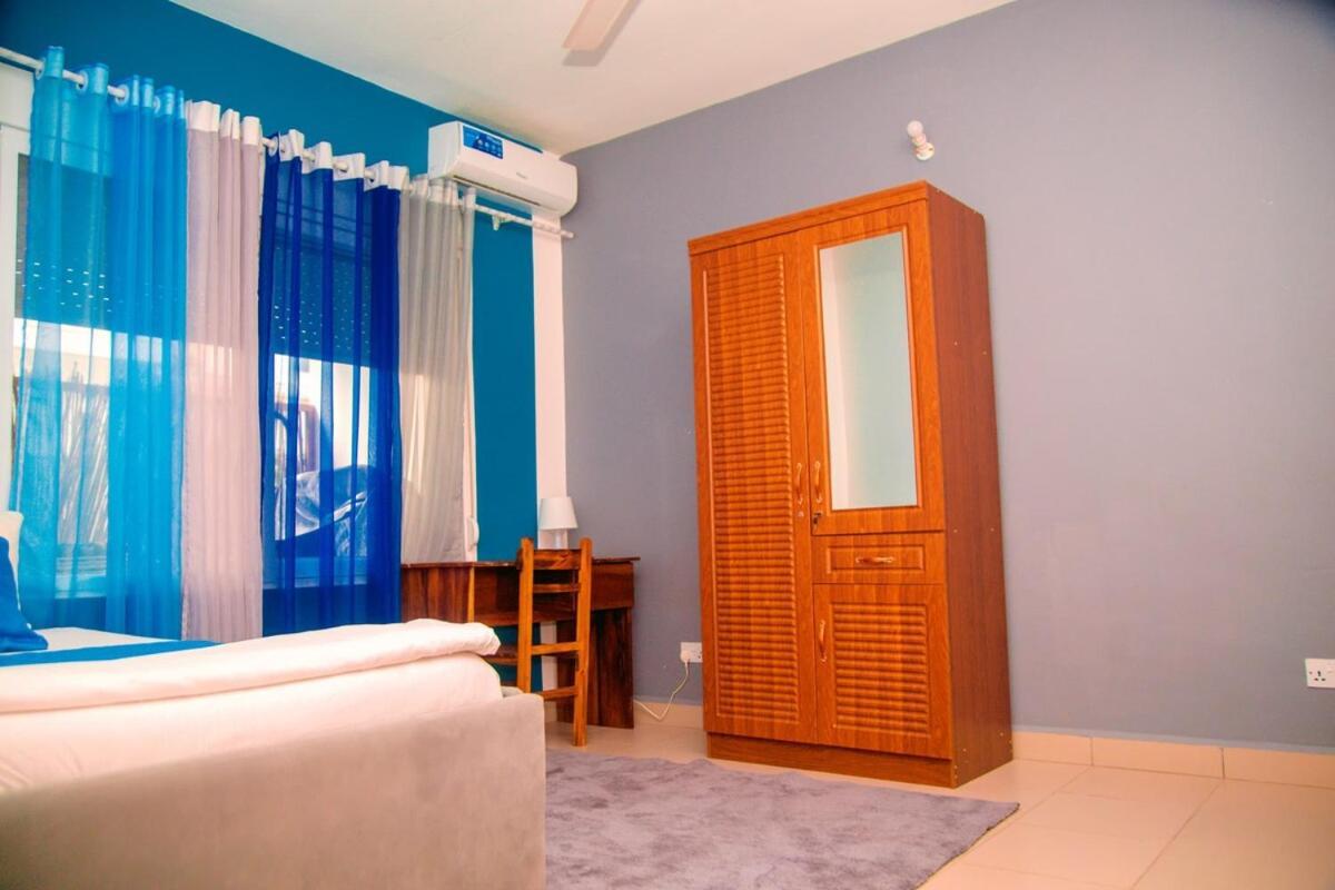 Apartament Two Storey Three Bedroom House *